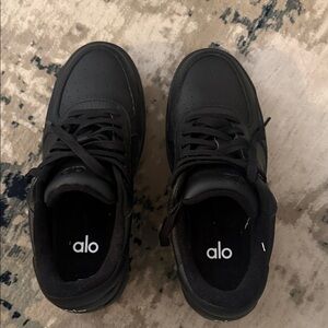 ALO Yoga Women’s Black Low-Top Lace-Up Sneakers
